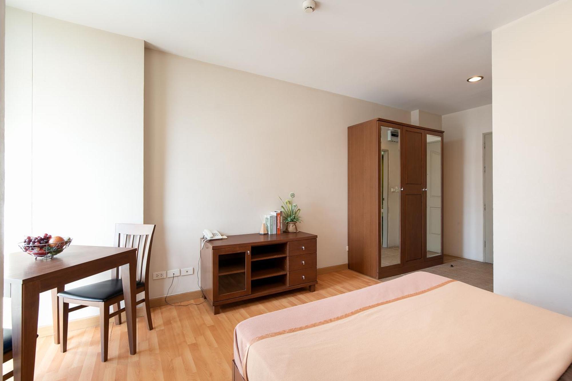 181 Ekkamai Apartment